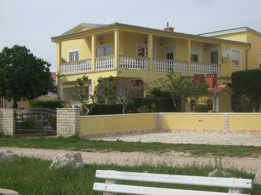 Deby Beach House Vir Eksteriør billede
