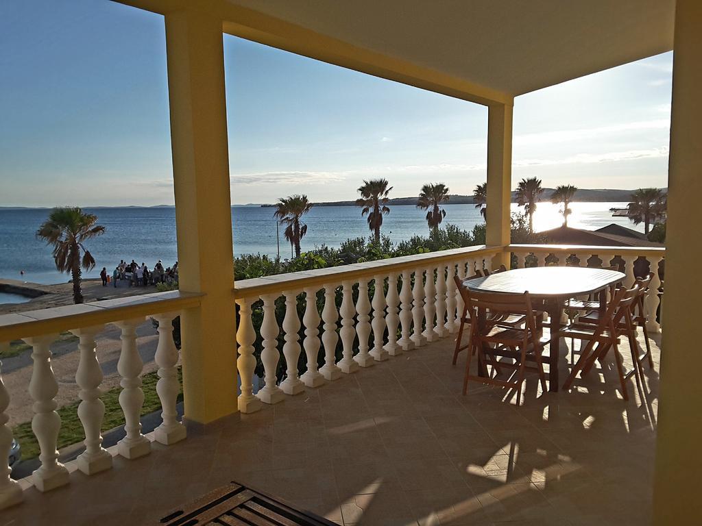 Deby Beach House Vir Eksteriør billede
