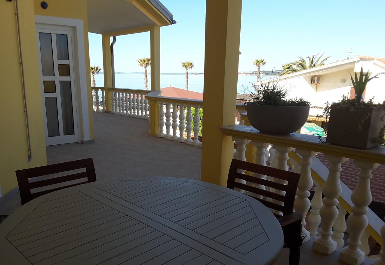 Deby Beach House Vir Eksteriør billede